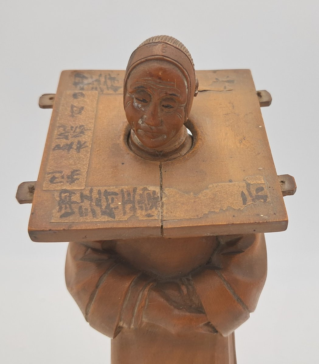 Carved Wooden "wooden Collar Punishment" Figurine, China Circa 1900-photo-2