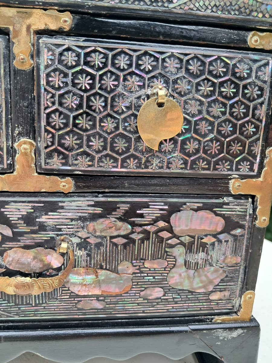 Korean Lacquered Wood Cabinet With Mother-of-pearl Inlays, Joseon Dynasty, 19th Century-photo-2