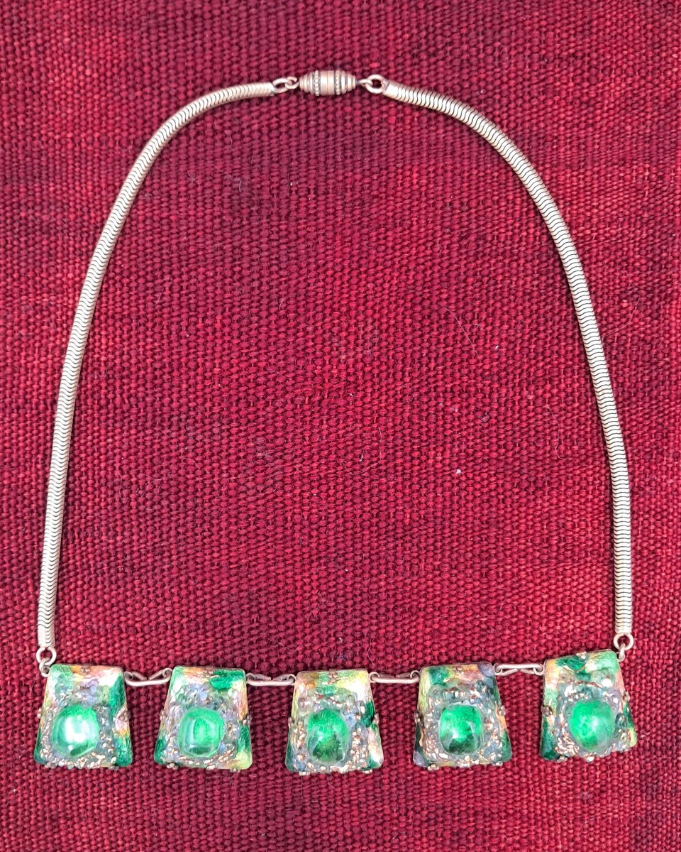 Camille Fauré à Limoges, collier à cinq éléments émaillés