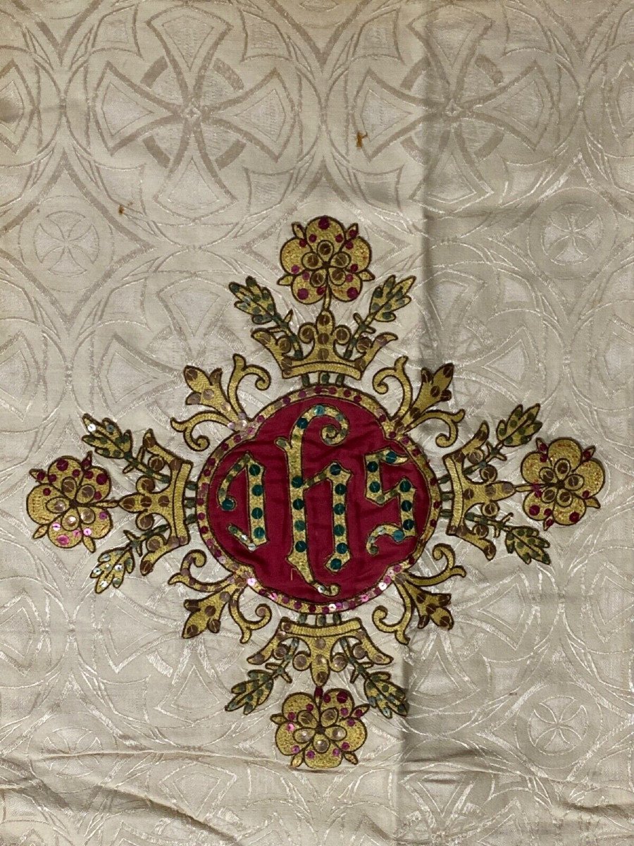Tissu liturgique ancien Broderie au fil d'or