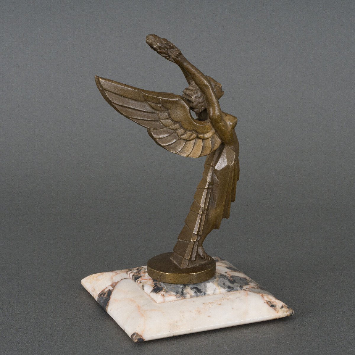 Mascotte La Gloire par H. Molins 1930 Bronze à patine brune Socle marbre-photo-6