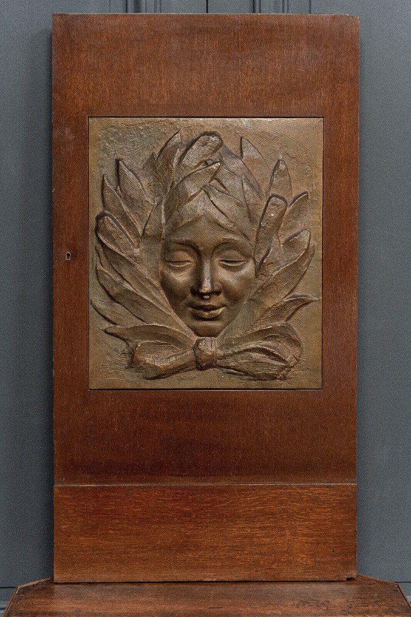 Art Deco Plate Face Of A Woman Cubizing 1930 Wooden Door