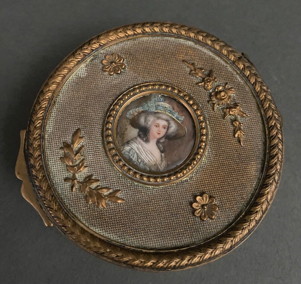 Boîte en bronze Napoléon III ornementée d'une miniature Femme du XVIIIe-photo-2