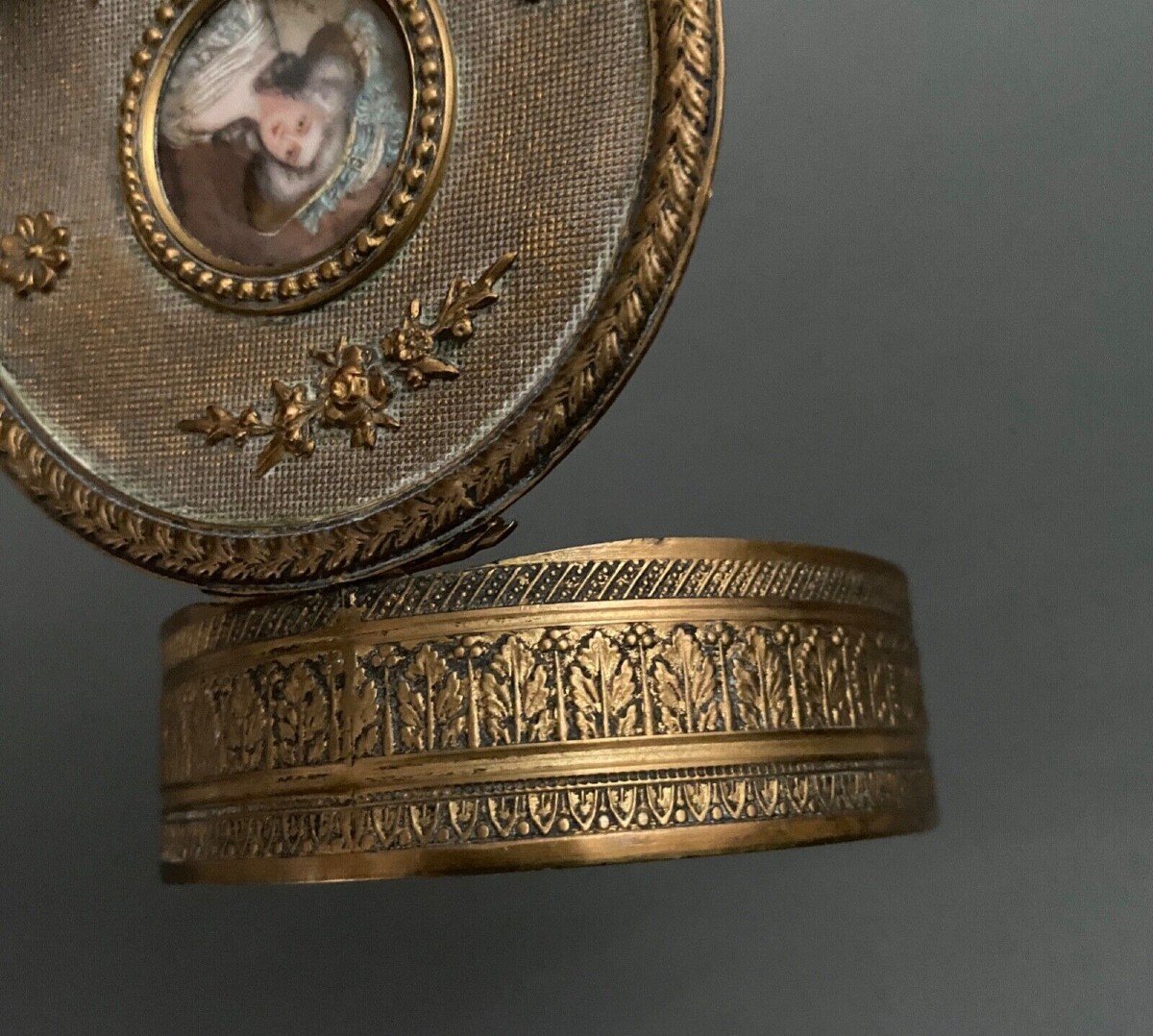 Boîte en bronze Napoléon III ornementée d'une miniature Femme du XVIIIe-photo-4