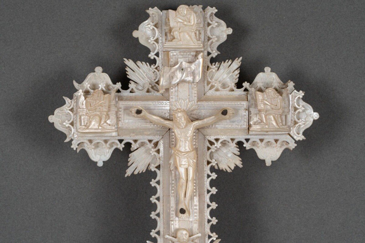 19th Century Mother-of-pearl Crucifix With Characters On The Cross And Biblical Scenes-photo-2