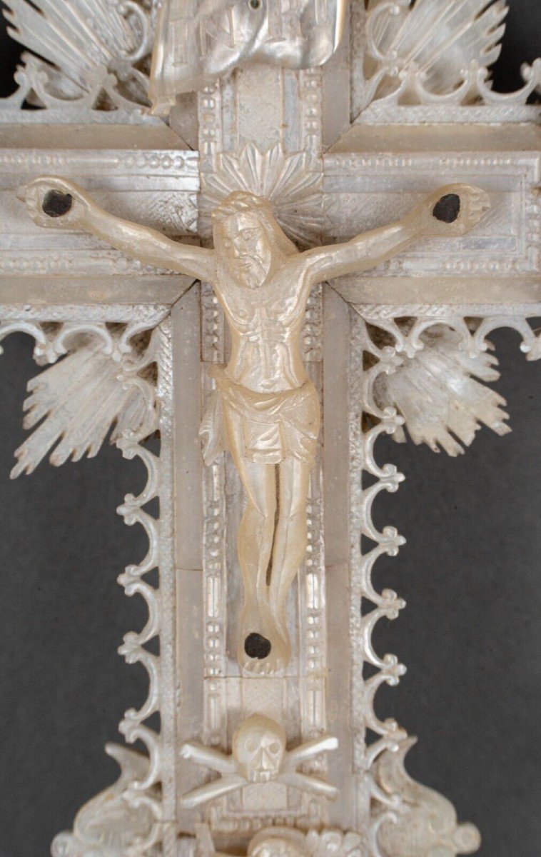 19th Century Mother-of-pearl Crucifix With Characters On The Cross And Biblical Scenes-photo-4