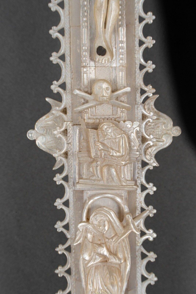 19th Century Mother-of-pearl Crucifix With Characters On The Cross And Biblical Scenes-photo-2