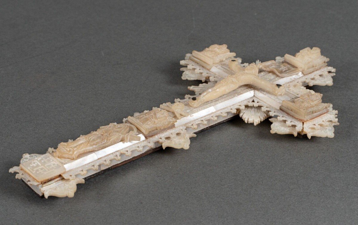 19th Century Mother-of-pearl Crucifix With Characters On The Cross And Biblical Scenes-photo-6