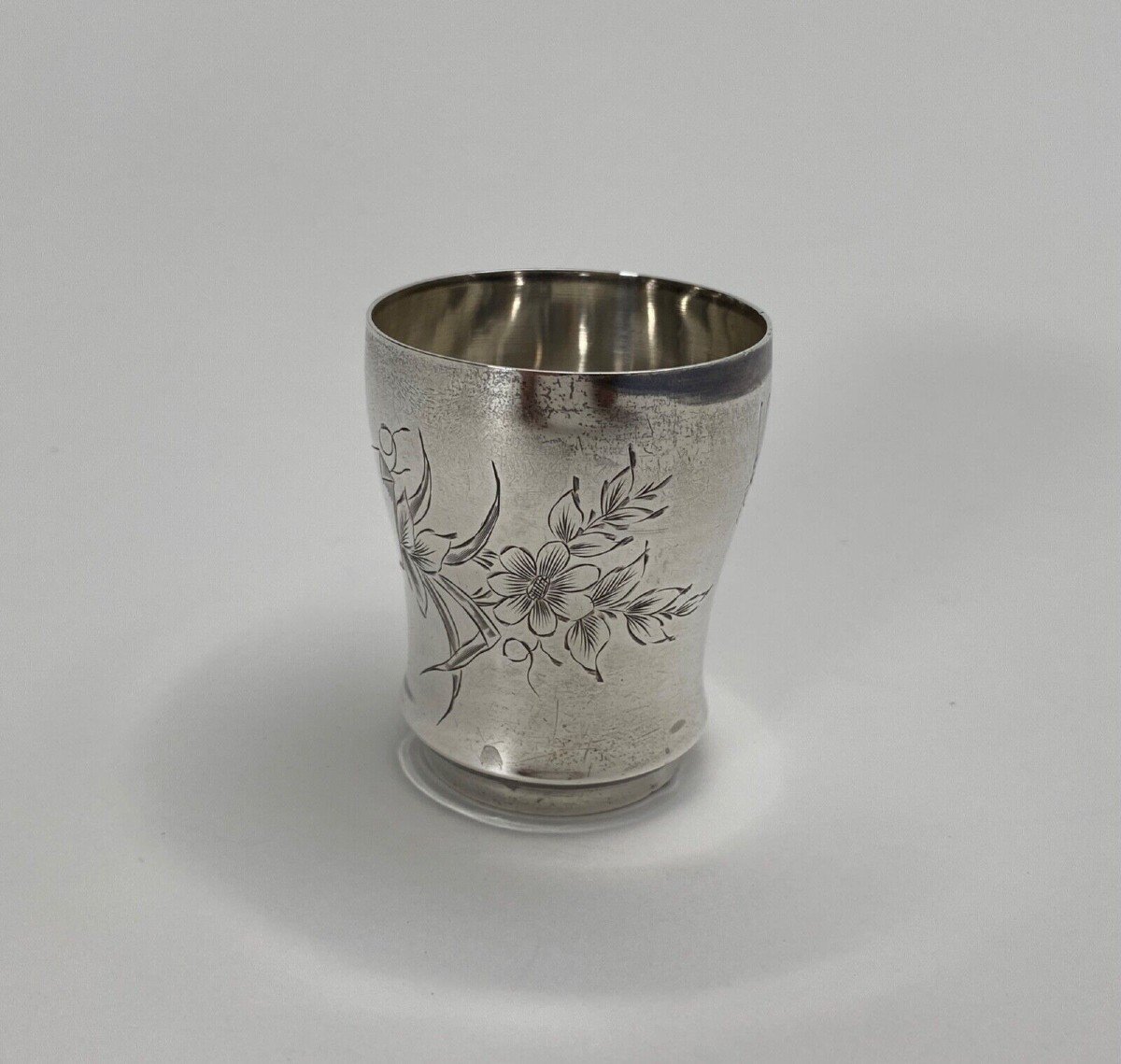 Silver Tumbler Hallmarks Minerva And Goldsmith Rb Engraving Floral Decoration 40 Grams