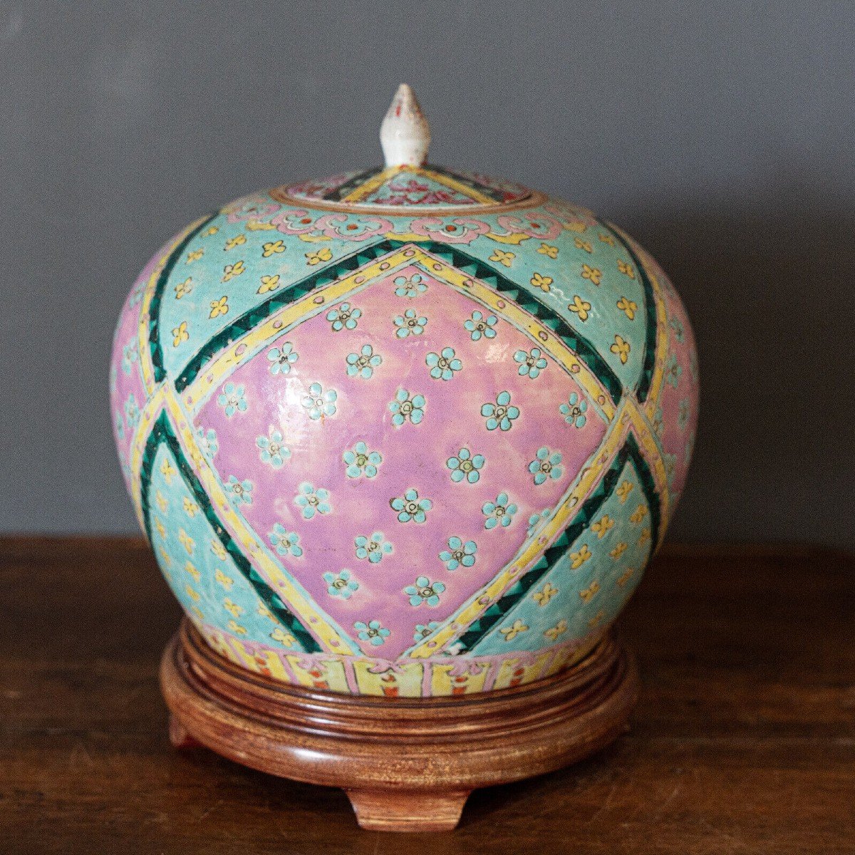 Covered Ginger Pot Porcelain China Wooden Support 20th Century Floral Decor-photo-4