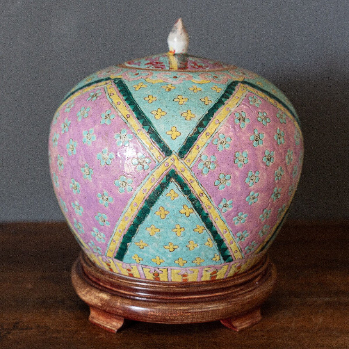Covered Ginger Pot Porcelain China Wooden Support 20th Century Floral Decor-photo-3