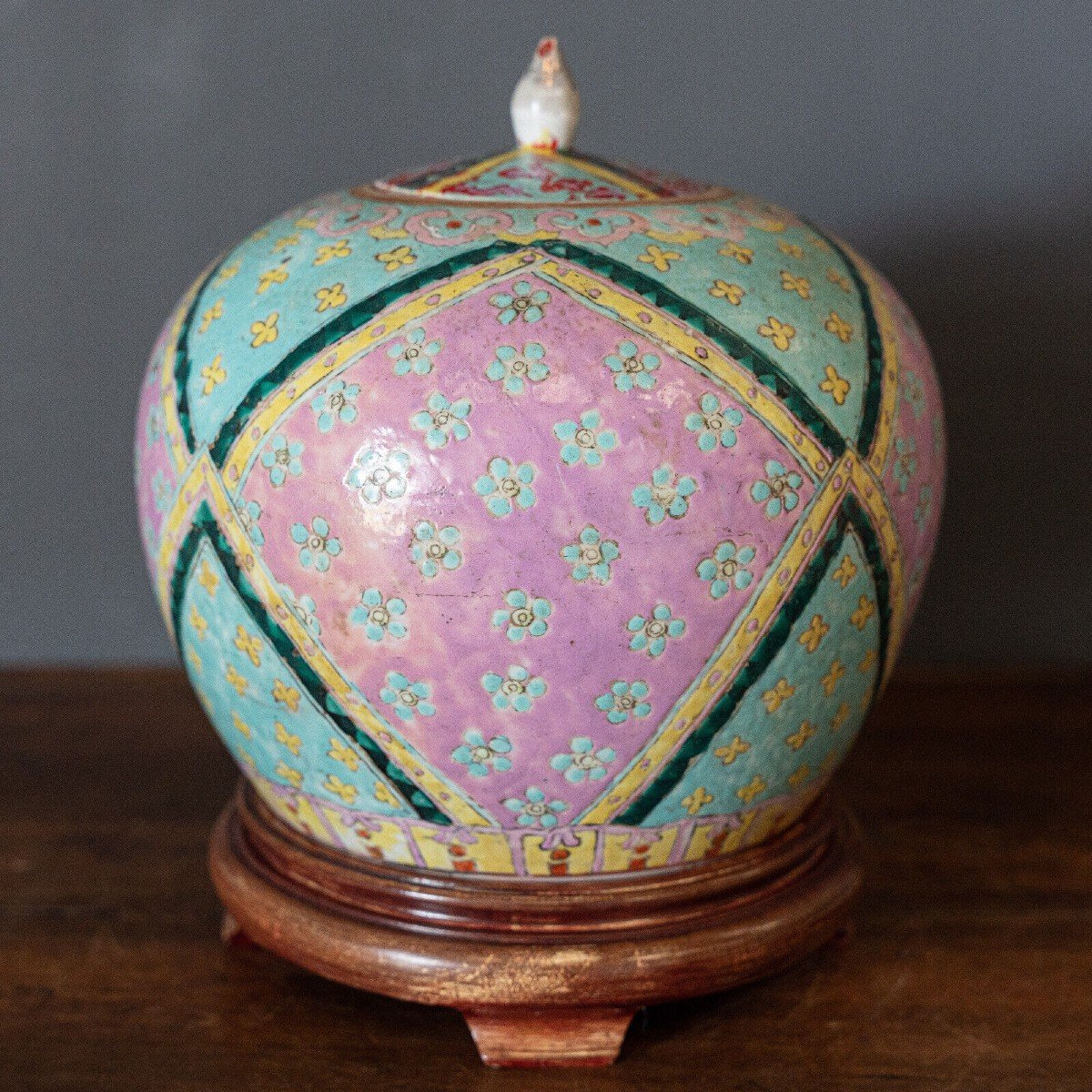 Covered Ginger Pot Porcelain China Wooden Support 20th Century Floral Decor-photo-5