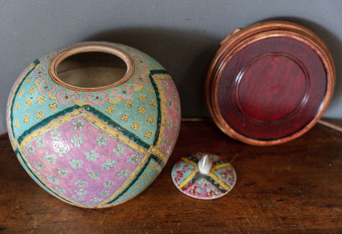 Covered Ginger Pot Porcelain China Wooden Support 20th Century Floral Decor-photo-6