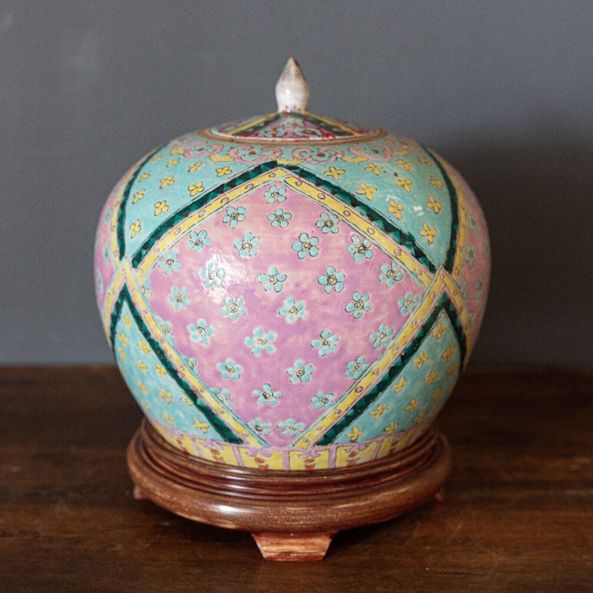 Covered Ginger Pot Porcelain China Wooden Support 20th Century Floral Decor
