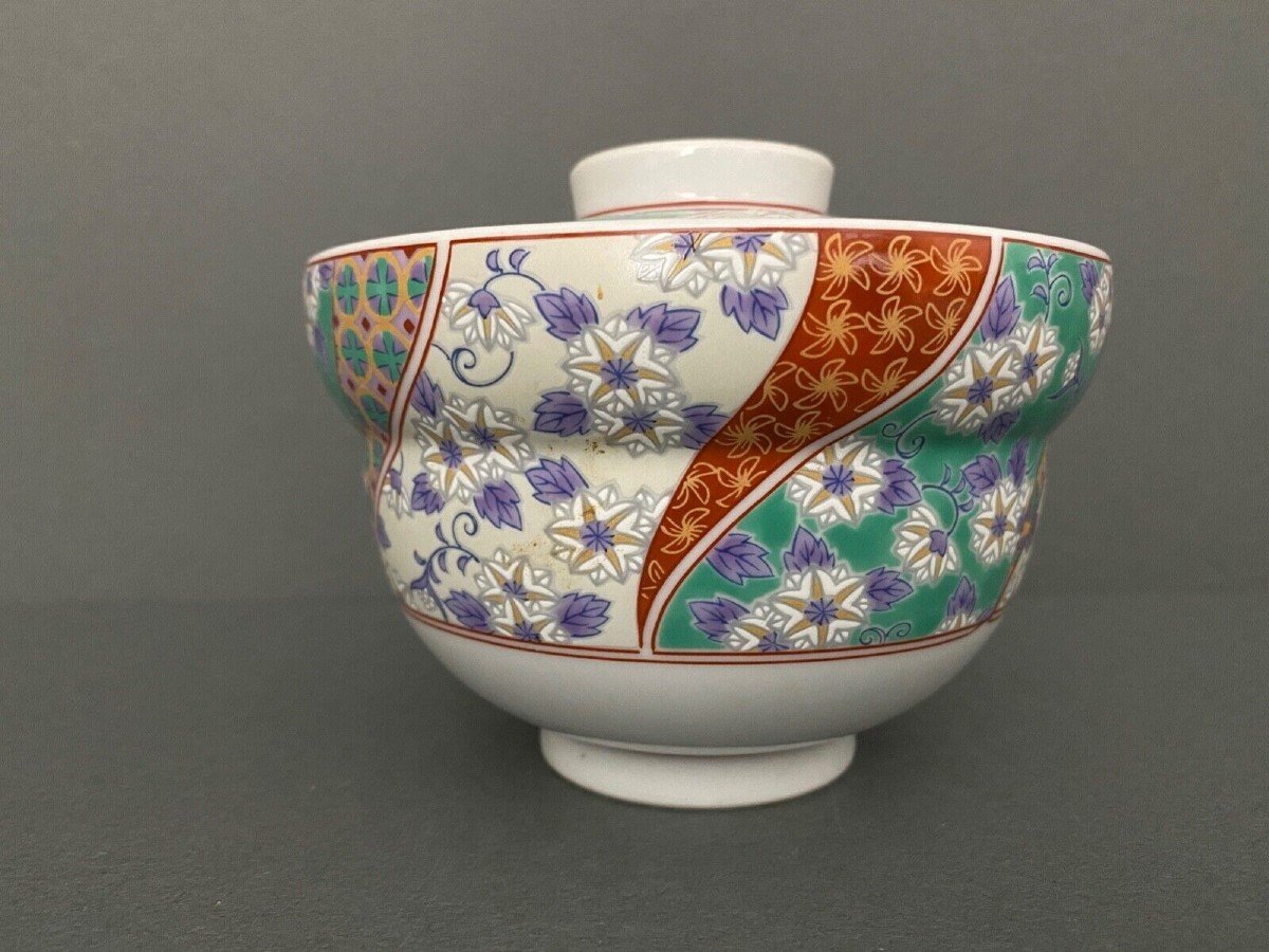 Pot couvert en porcelaine de Chine marquage rouge XXe décor floral-photo-3