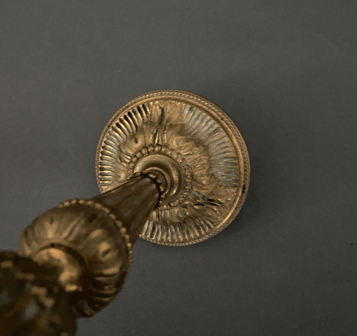 Paire de bougeoirs en bronze dans le goût de Eugène Hazart style Louis XVI-photo-6