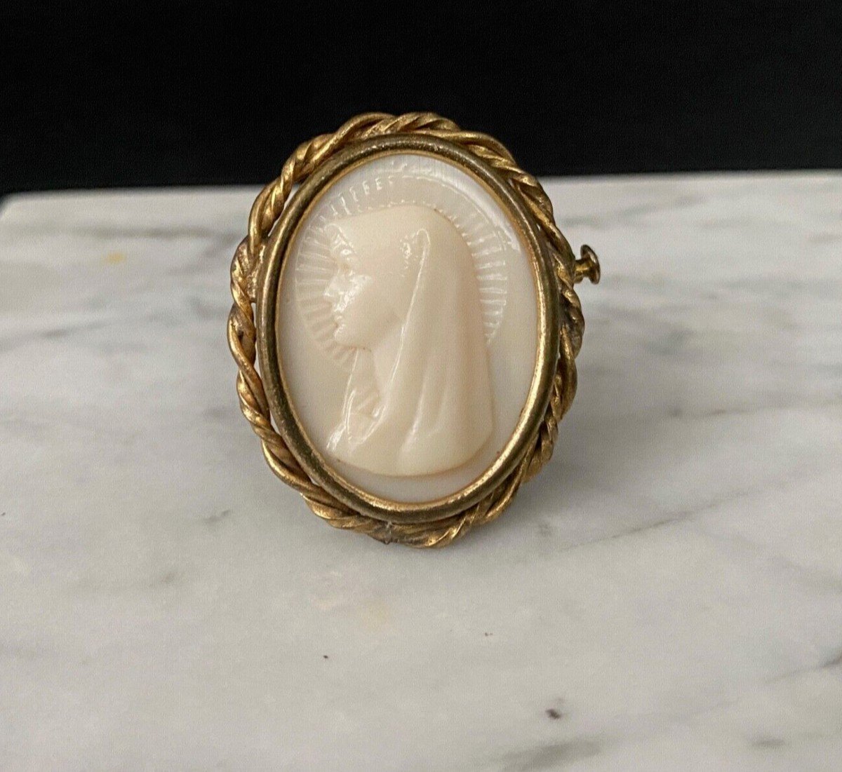 Cameo With Religious Decoration Representing A Virgin On A Brooch, Early 20th Century