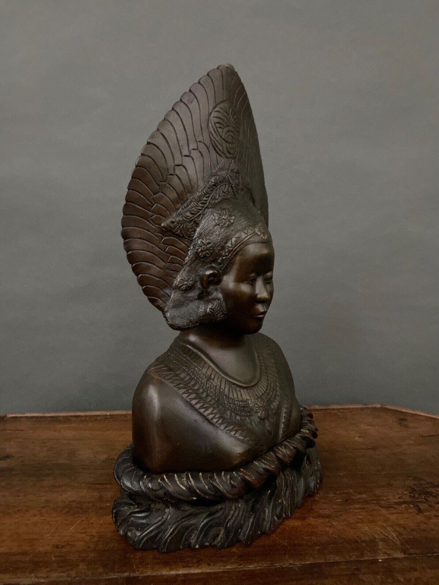 Bust Of Indochinese Balinese Dancer Crowned Bronze Peacock Wheel-photo-1