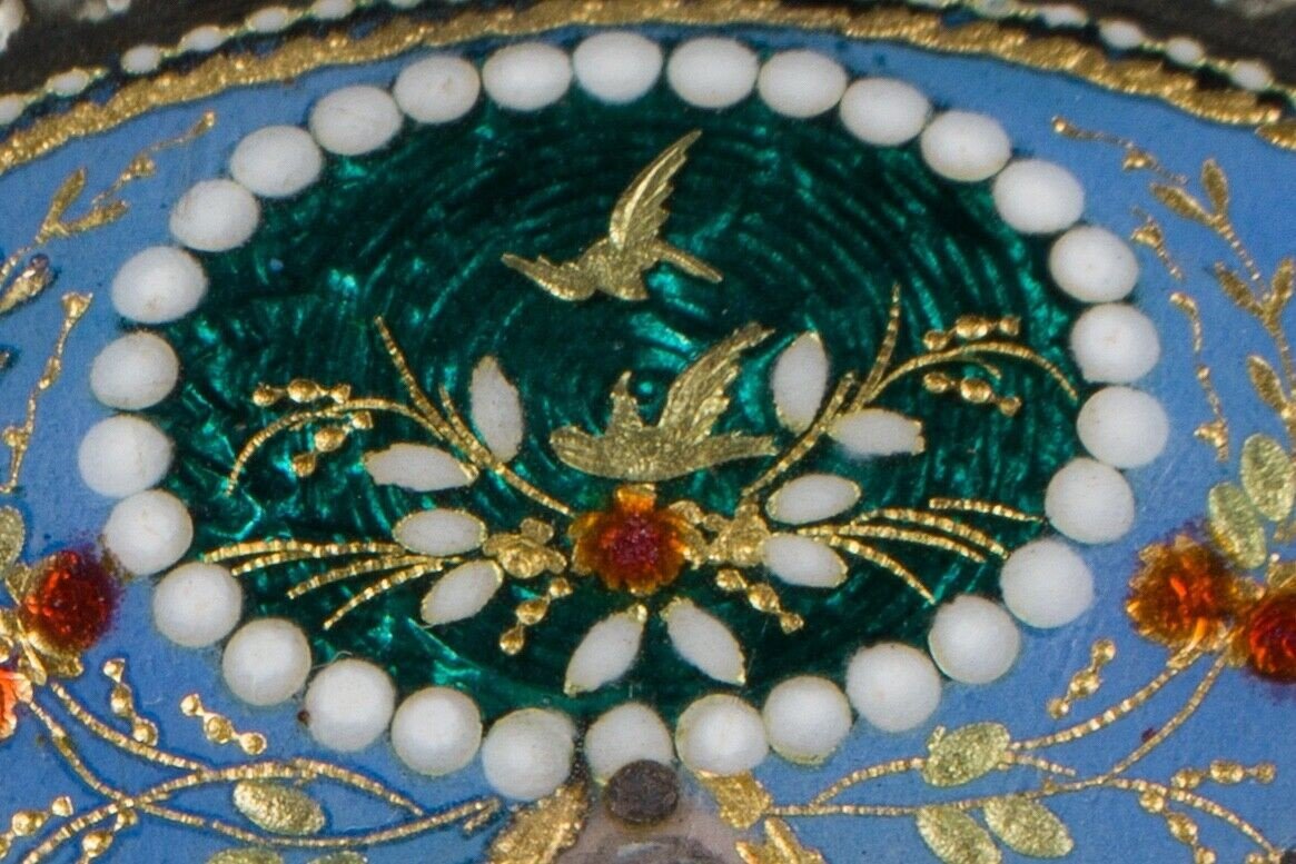 Late 18th Century Cold Enamel Brooch With Romantic Beading Decor-photo-2