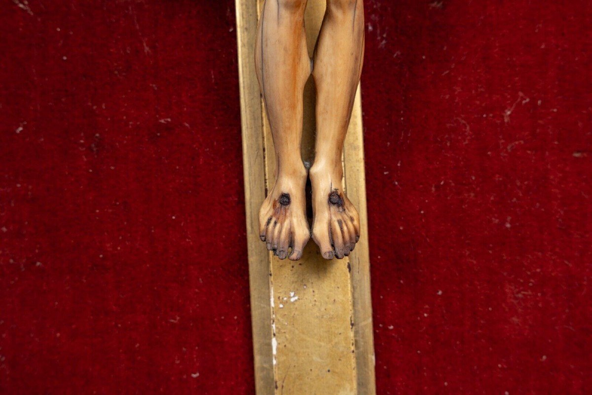 17th Century Hand-carved Crucifix In Gilded Wood Frame Decorated With Flowers-photo-3