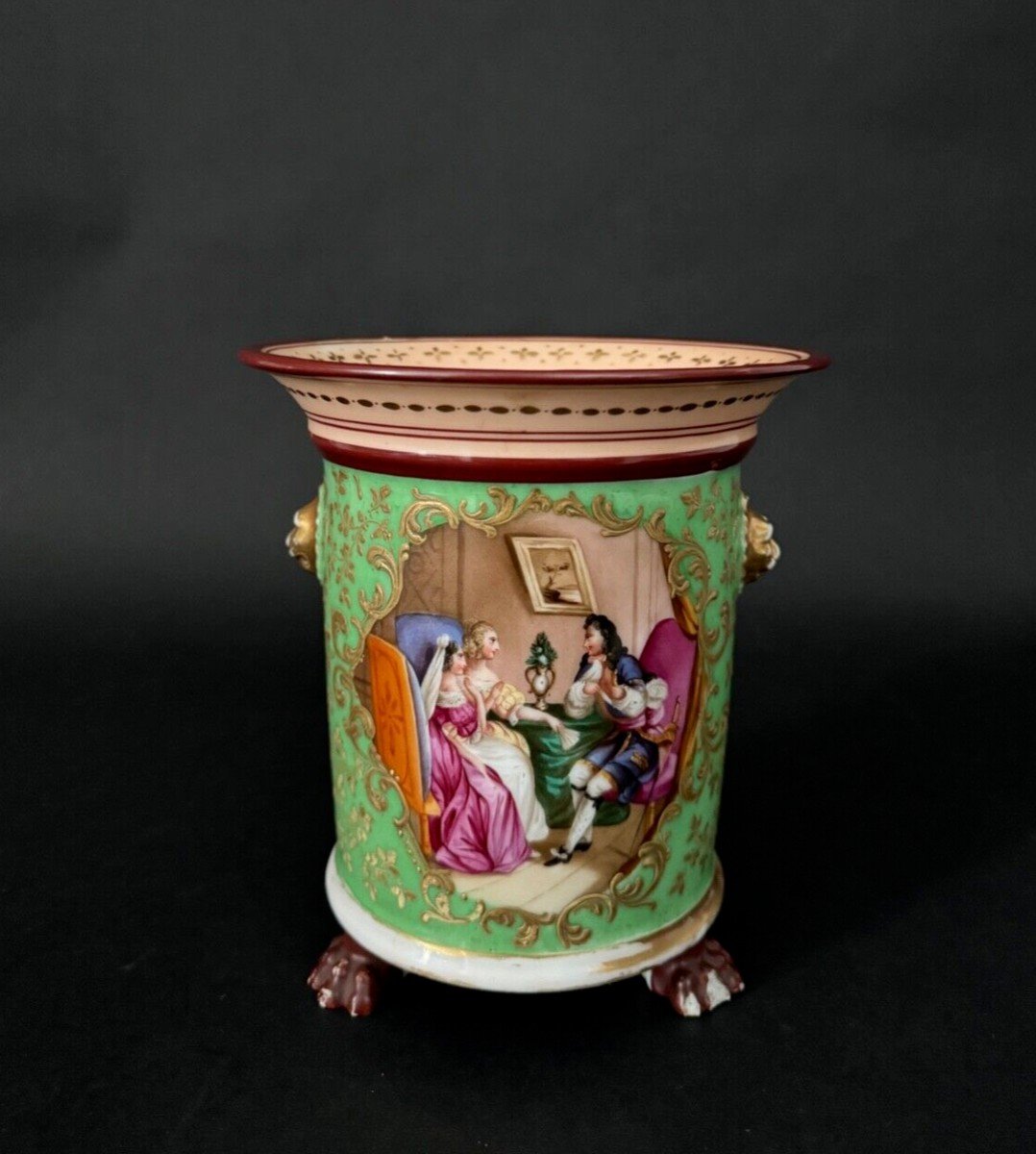Cache-pot époque Louis-Philippe décor romantique XIXe fond vert