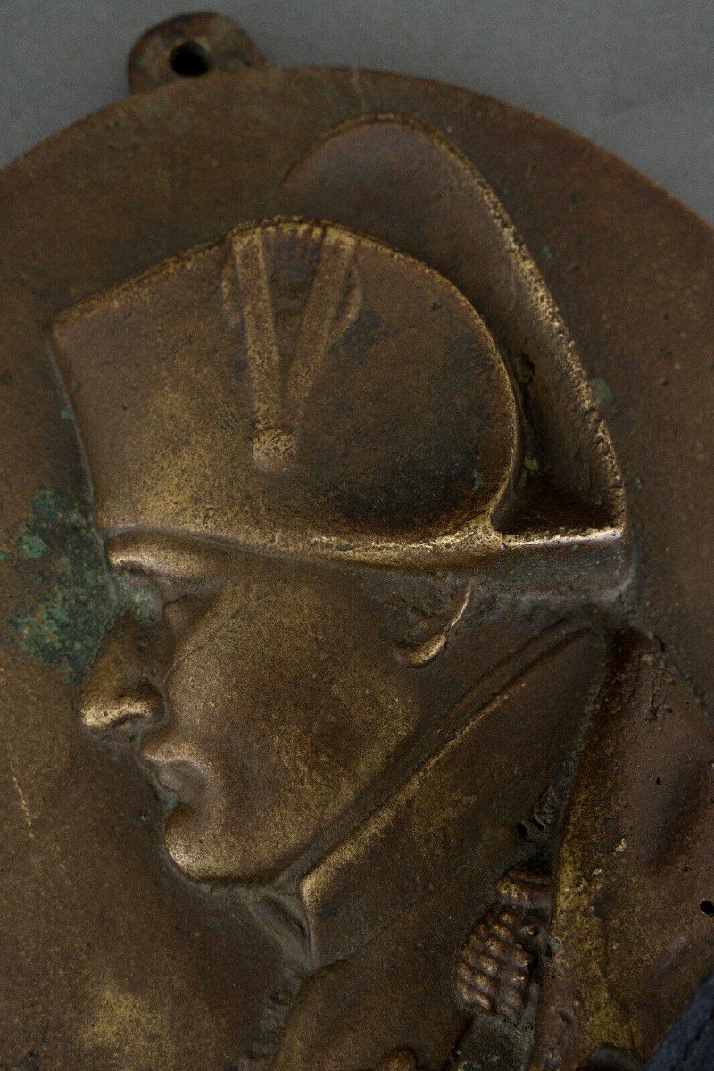 Médaillon en bronze doré Napoléon en buste XIXe patine brun nuancé-photo-4