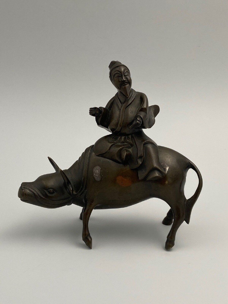 Sujet chinois ou indochinois en bronze brûle-parfum XIXe homme taureau-photo-2