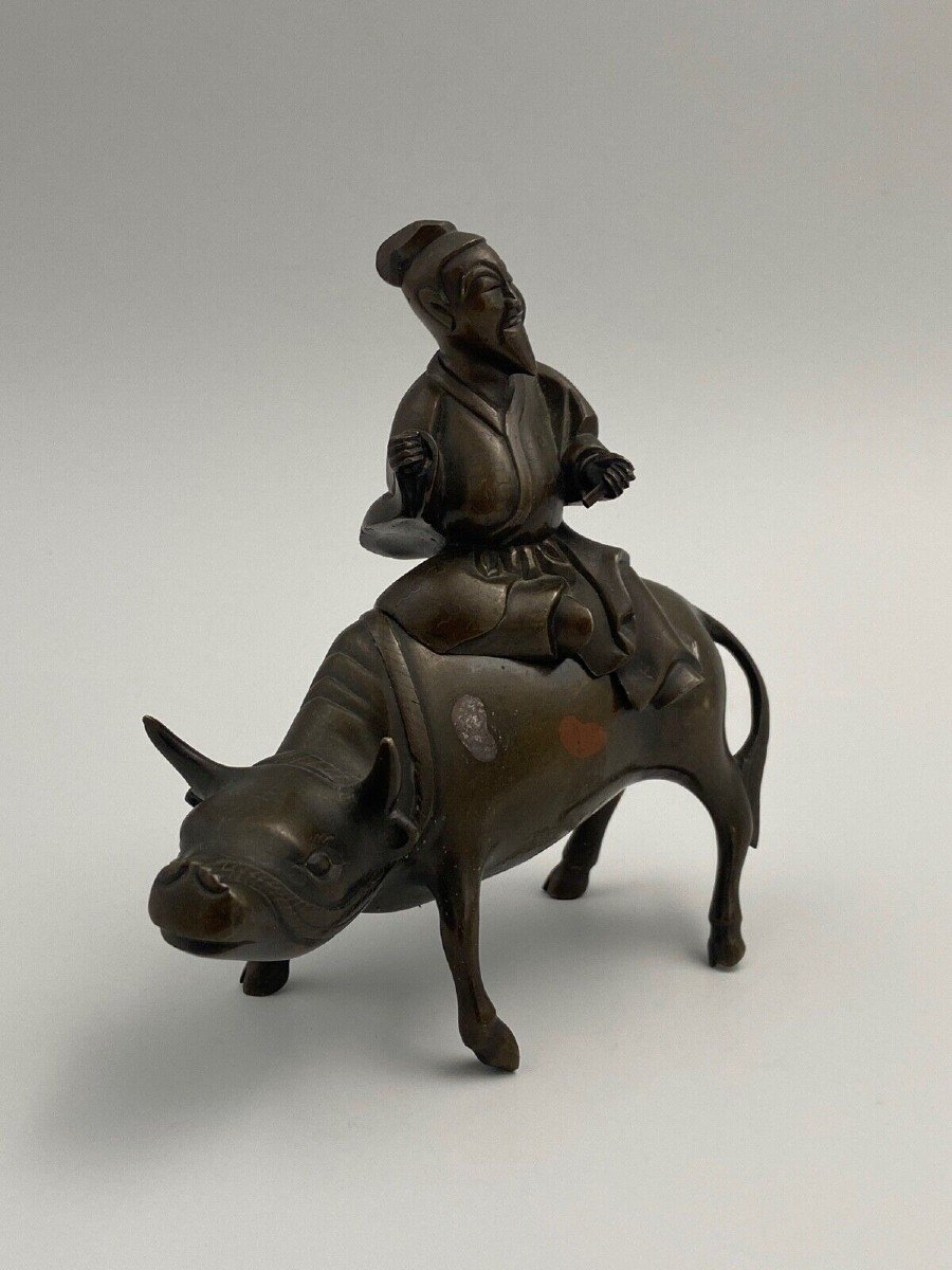Sujet chinois ou indochinois en bronze brûle-parfum XIXe homme taureau
