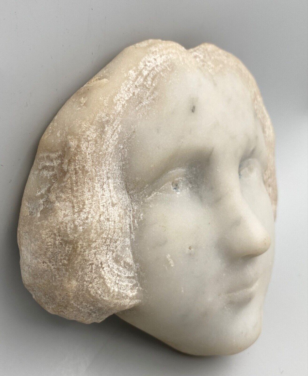 Tête de jeune fille en marbre dans le goût de la Haute Époque XXe sculpture-photo-2