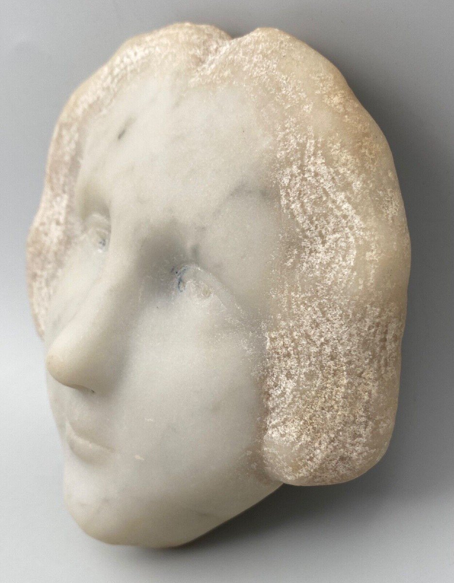 Tête de jeune fille en marbre dans le goût de la Haute Époque XXe sculpture-photo-3