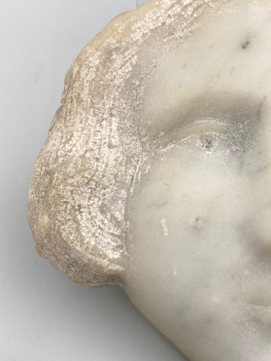 Tête de jeune fille en marbre dans le goût de la Haute Époque XXe sculpture-photo-2
