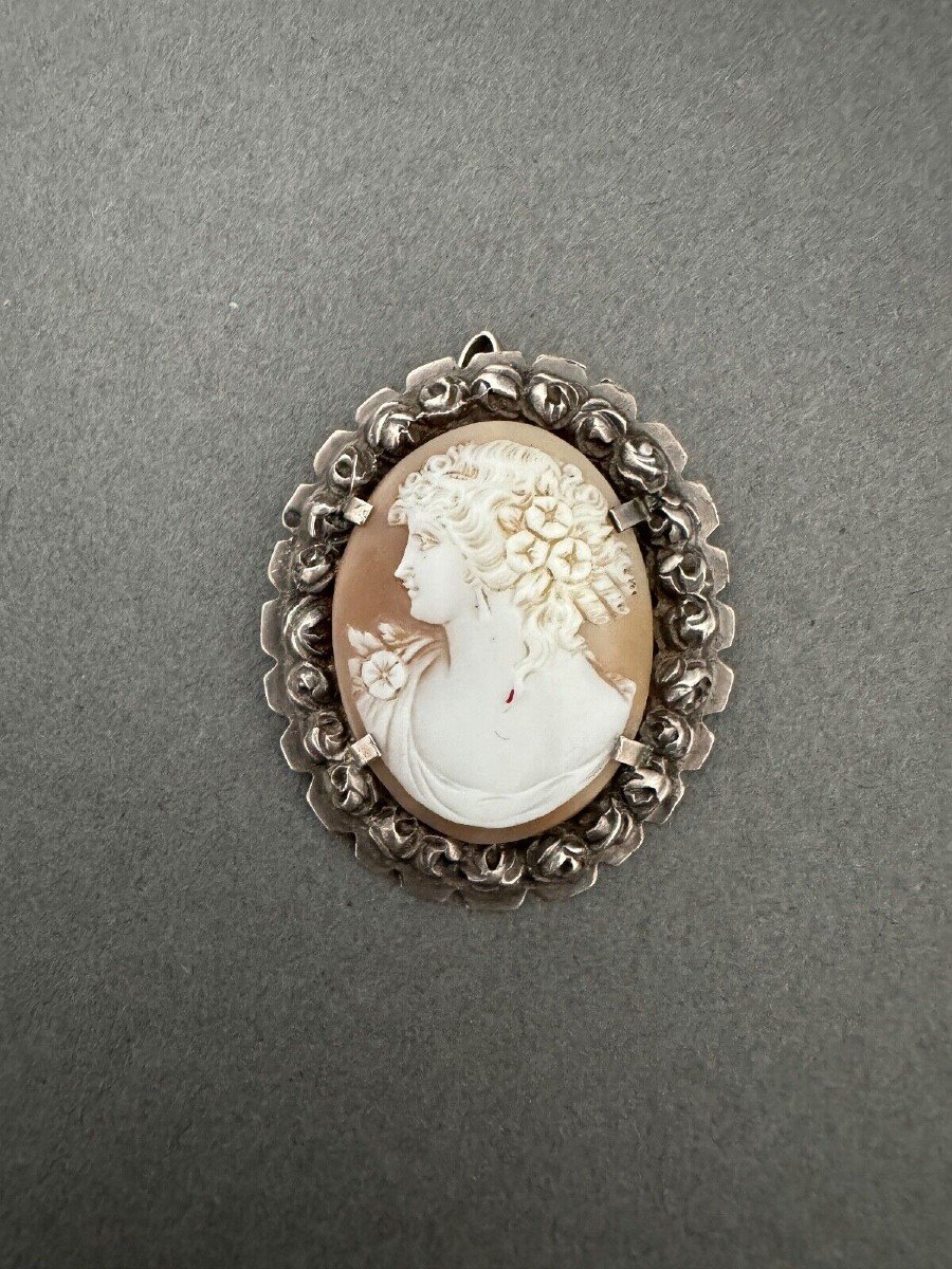 Camée en broche fin XIXe représentant un profil de femme à l'Antique-photo-4
