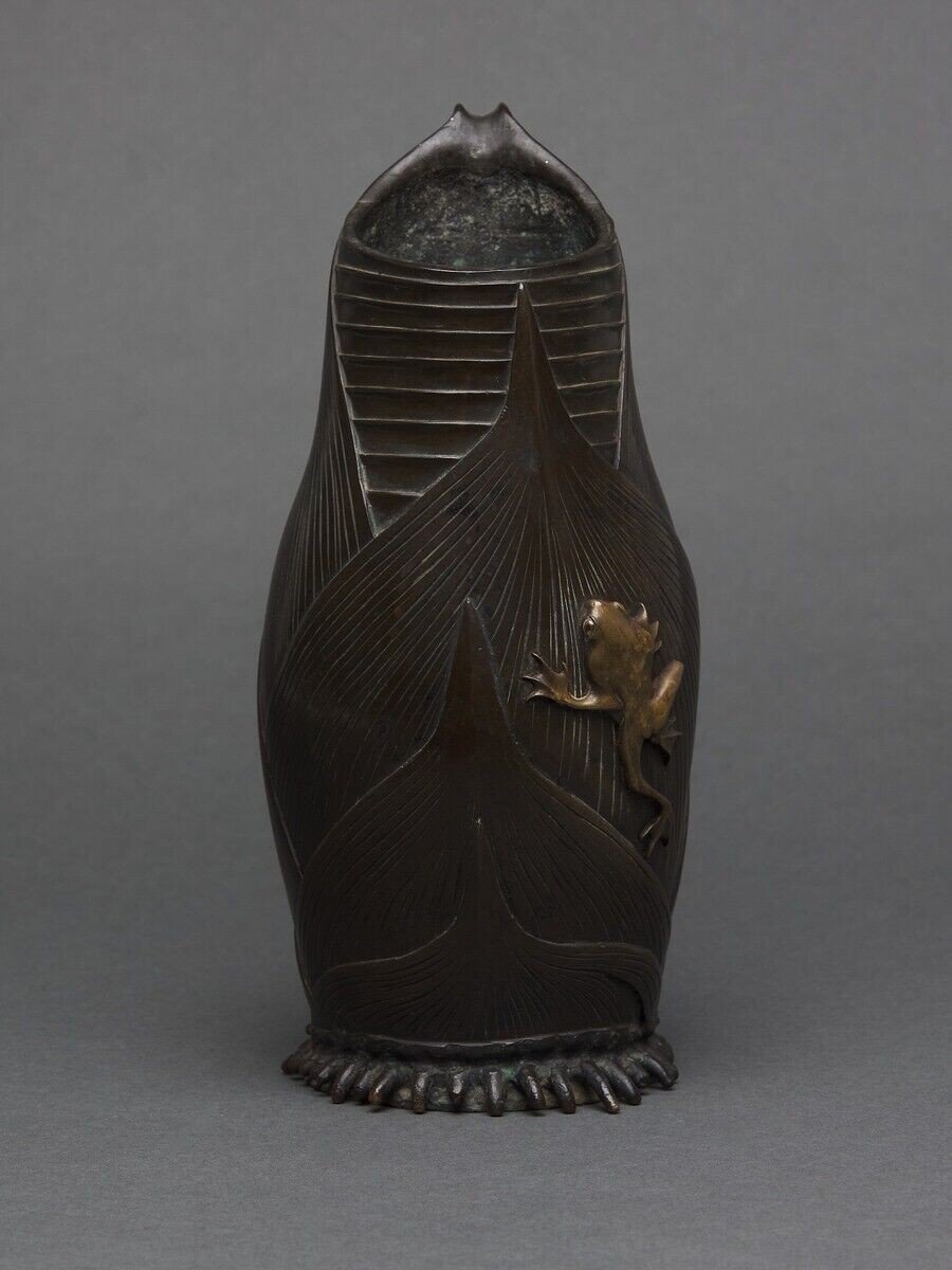 Japanese Bronze Pitcher With Chocolate Patina Frog In The Round 19th Century-photo-4