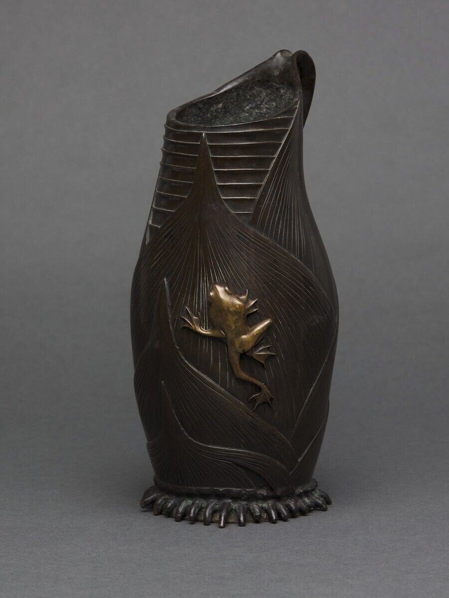 Japanese Bronze Pitcher With Chocolate Patina Frog In The Round 19th Century-photo-5