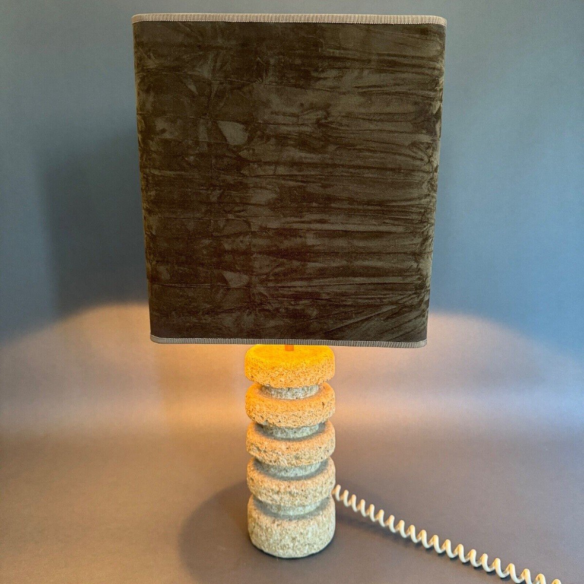 Lampe en pierre 1970 forme cylindrique abat-jour en velours-photo-2