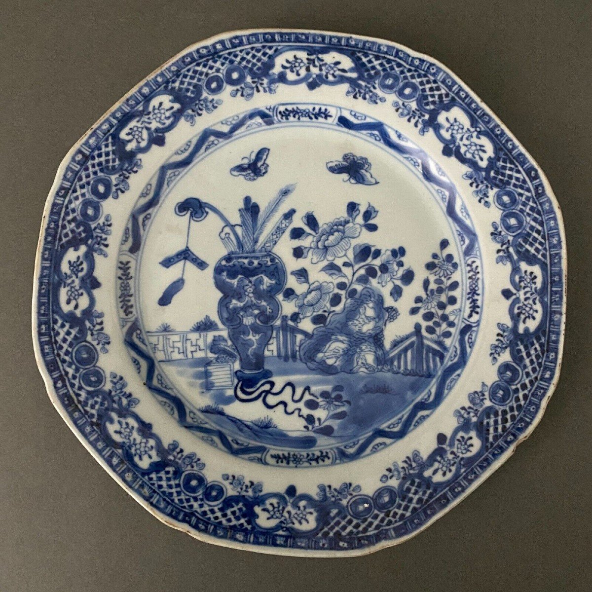 Assiette bleu de Chine XIXe décor de papillons-photo-1