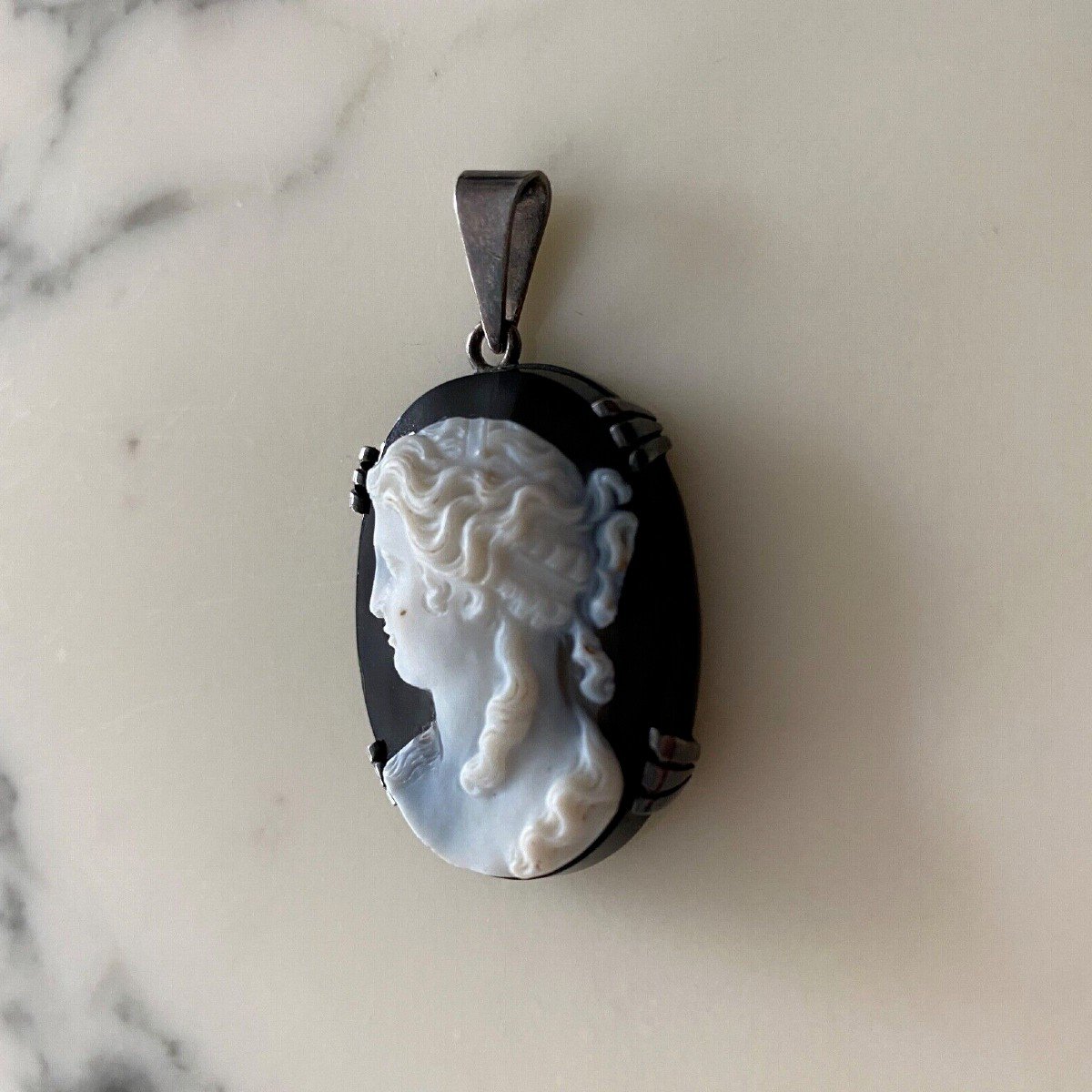 Rare camée profil de femme à l'Antique sur fond noir-photo-3