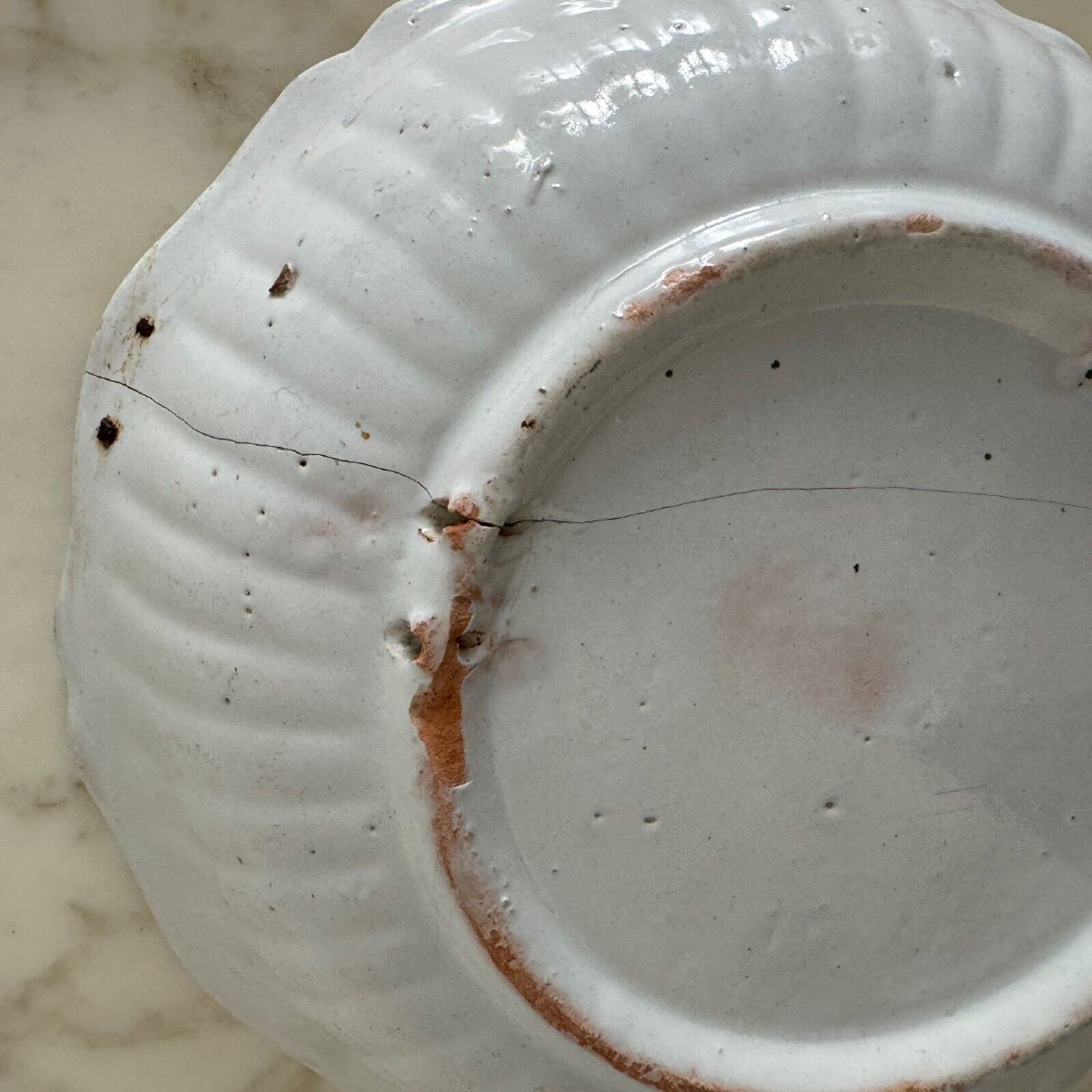 18th Century Nevers Earthenware Salad Bowl With Gadrooned Dog Decoration-photo-6