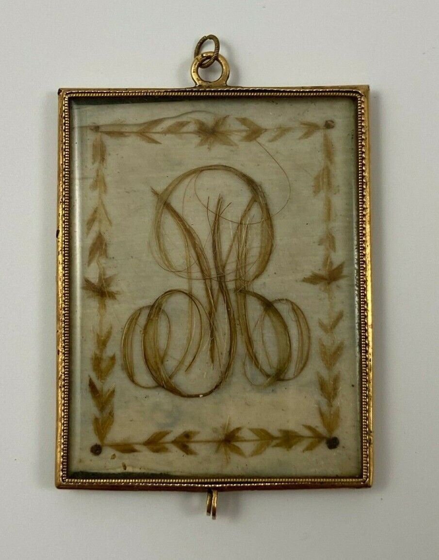 Pendentif en or avec poinçon XIXe travail de cheveux 