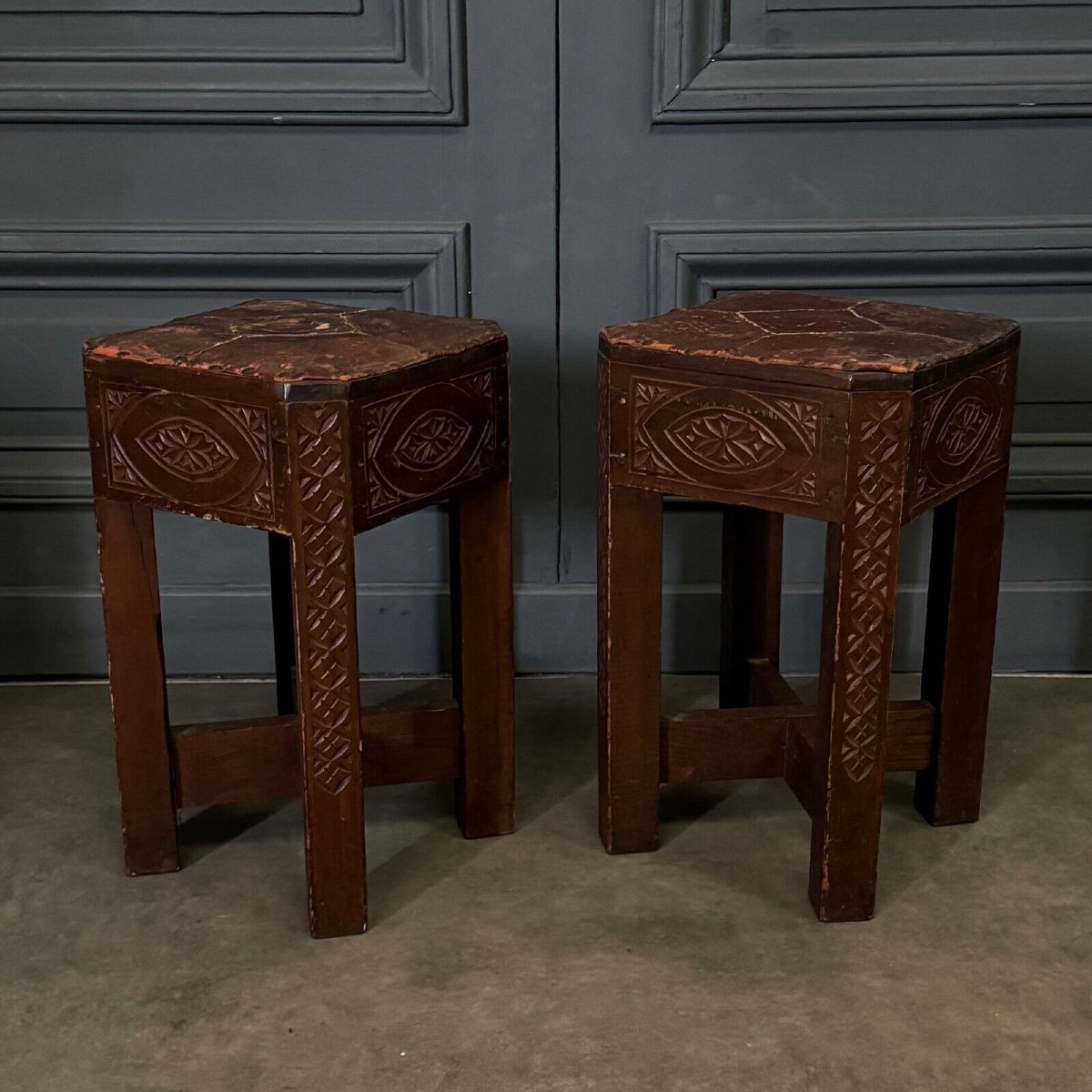 Pair Of Oriental Stools Covered In Leather Mid-20th Century Engraved Wood-photo-3