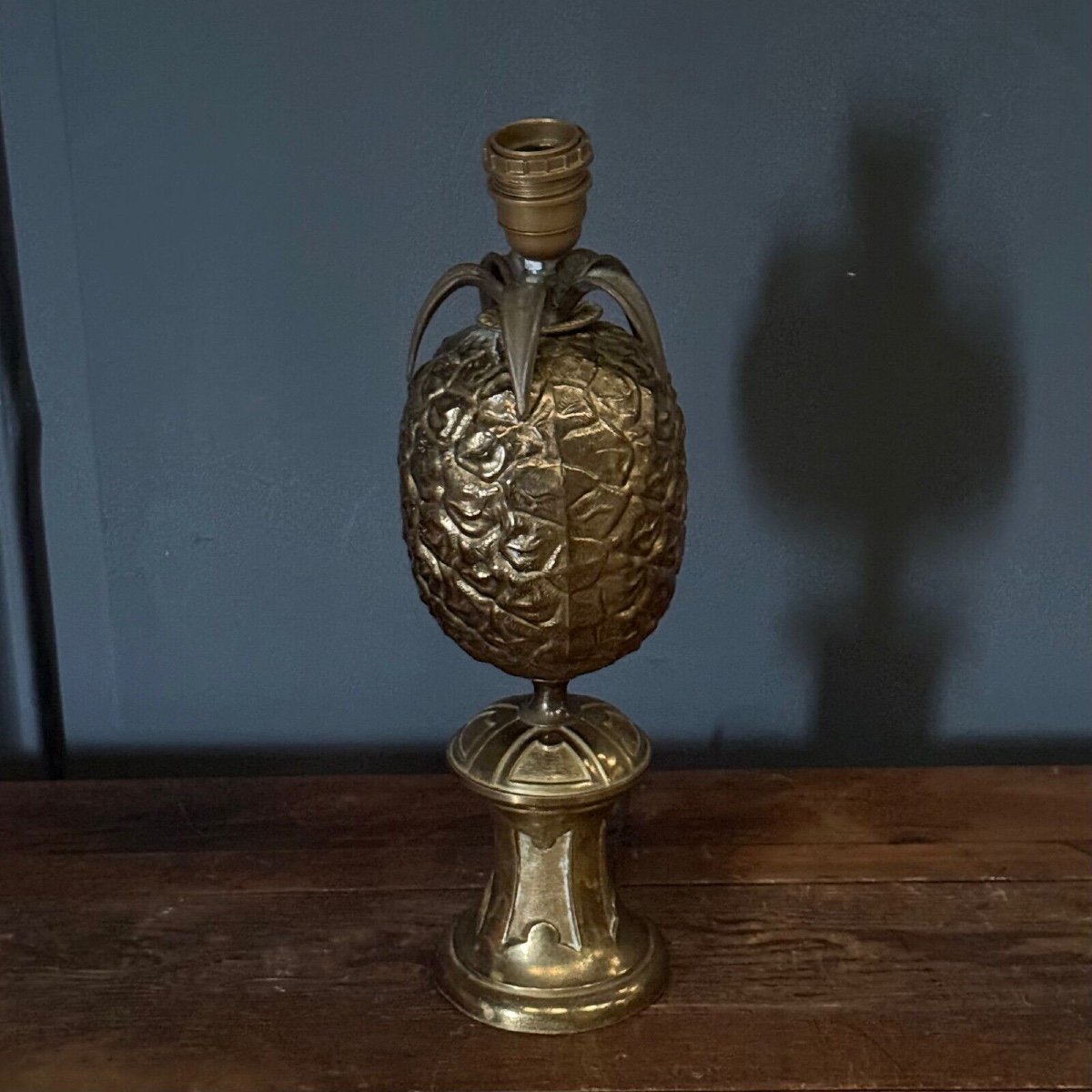 1980 Pineapple Lamp In Gold Metal-photo-1