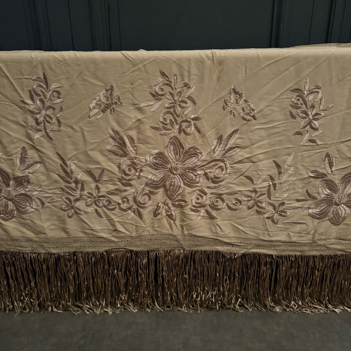 Embroidered Shawl Or Tablecloth From China 1900 With Floral Decoration-photo-2