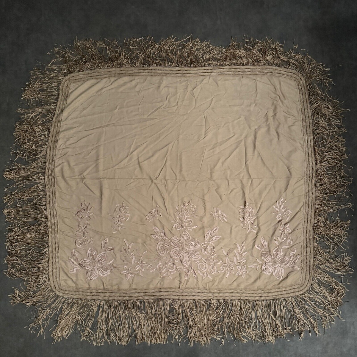 Embroidered Shawl Or Tablecloth From China 1900 With Floral Decoration-photo-3