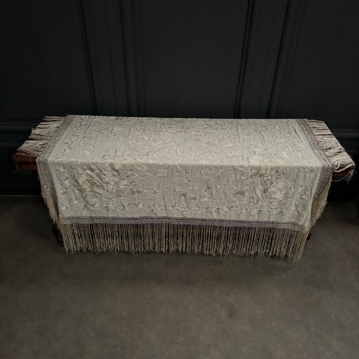 Embroidered Shawl Or Tablecloth From China 1900 With Floral Decoration-photo-6