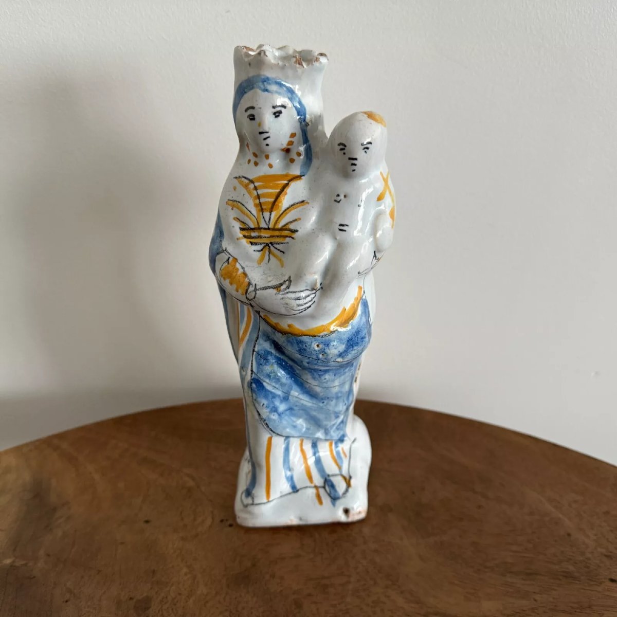 Vierge d'accouchée couronnée XVIIIe en faïence de Nevers-photo-1