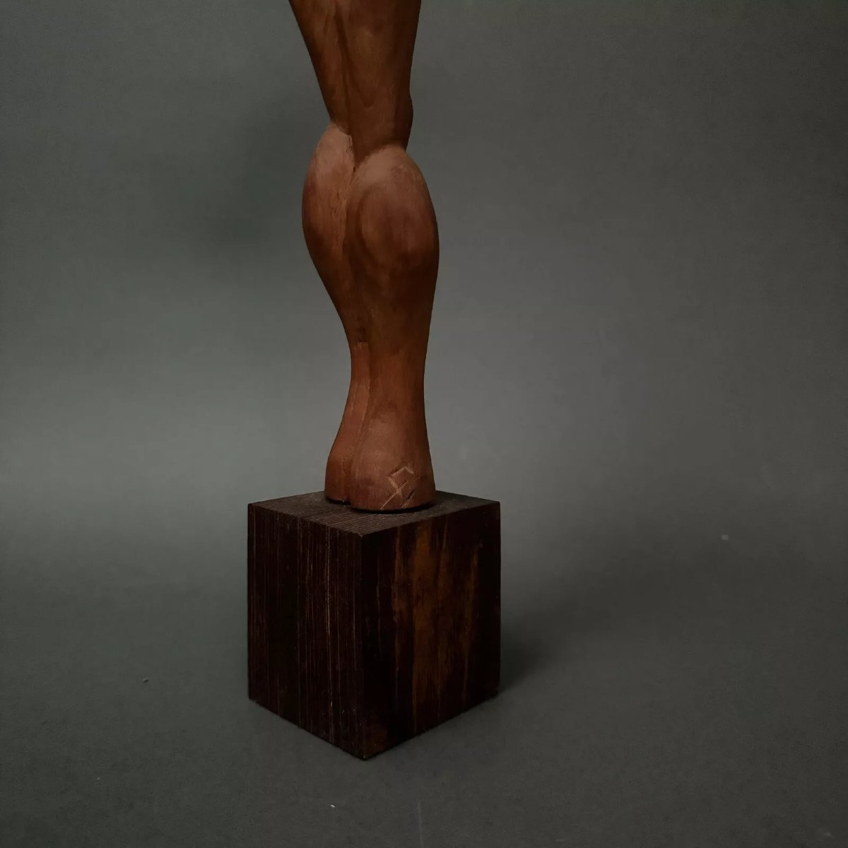 Sculpture en bois sculpté monoxyde femme par Calin Hentea XXe-photo-4