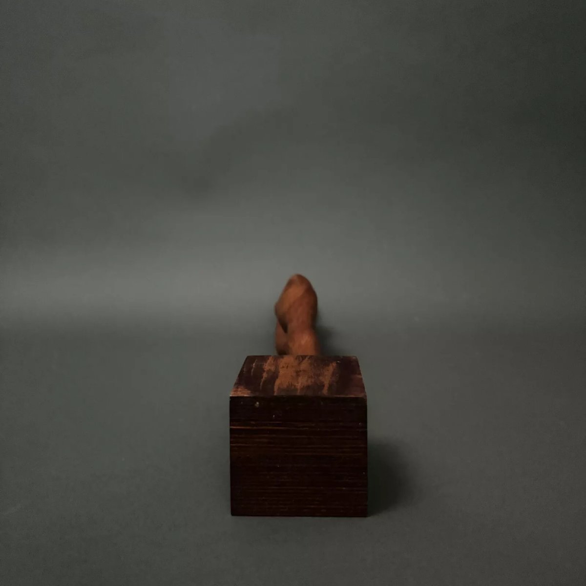 Sculpture en bois sculpté monoxyde femme par Calin Hentea XXe-photo-7