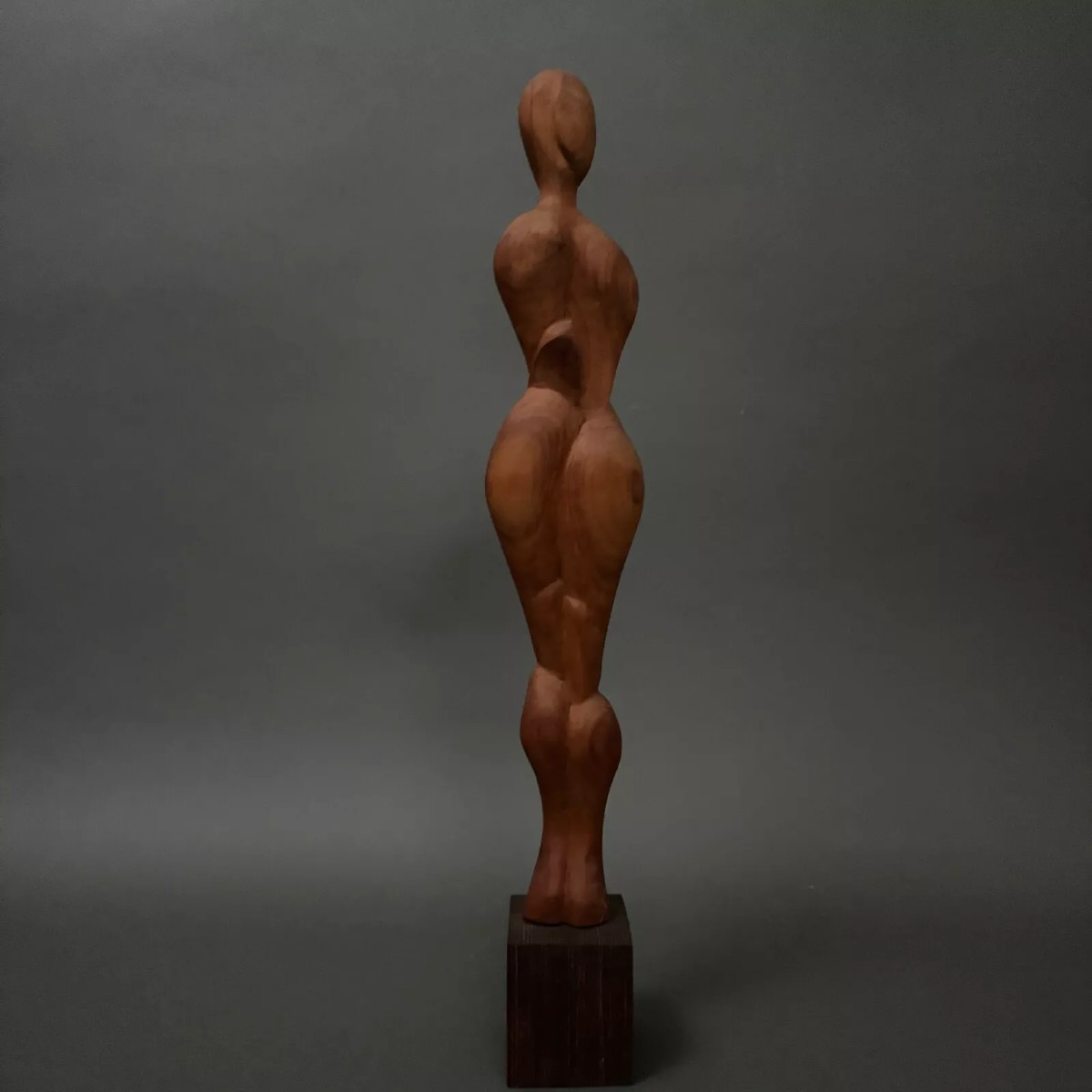 Sculpture en bois sculpté monoxyde femme par Calin Hentea XXe
