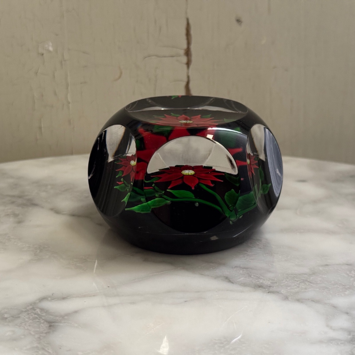 Saint-louis Faceted Crystal Paperweight Or Sulfide Sl 1970