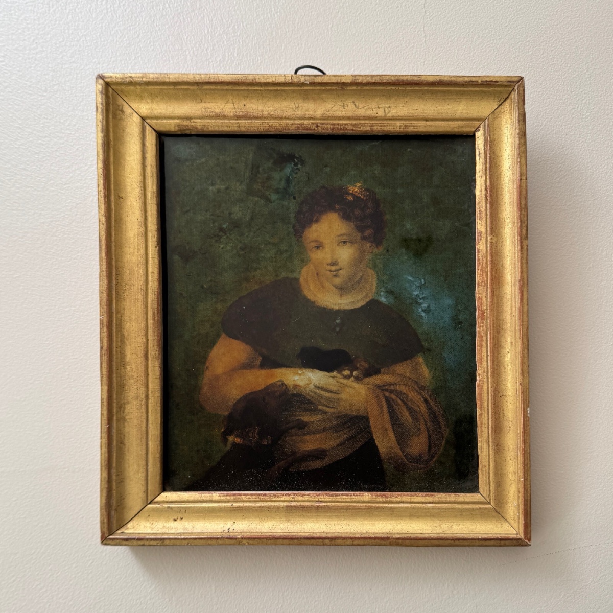 Portrait de jeune fille XVIIIe fixé sous verre cadre à baguette